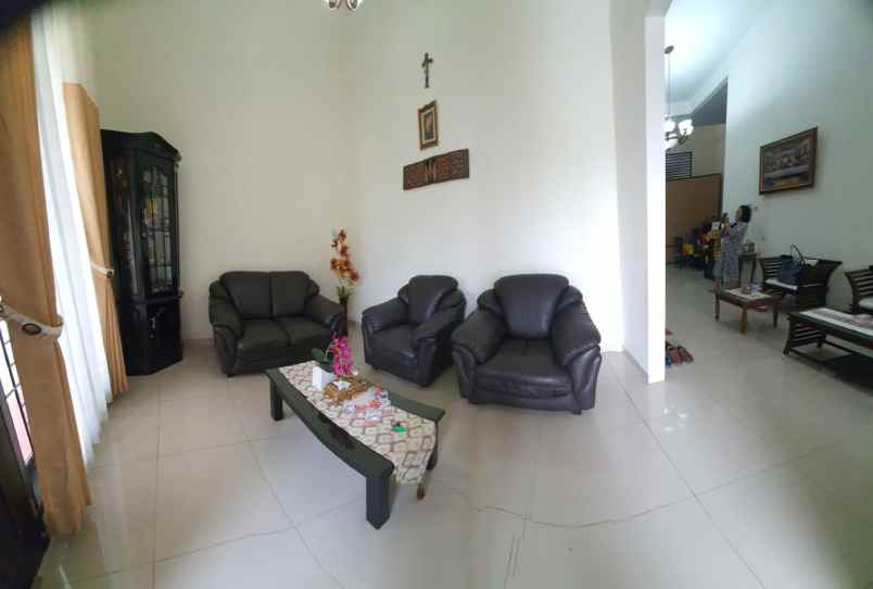 rumah mewah siap huni lokasi di araya malang