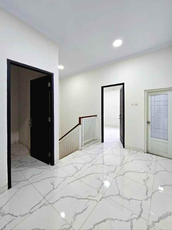 rumah minimalis 2 lantai murah siap huni