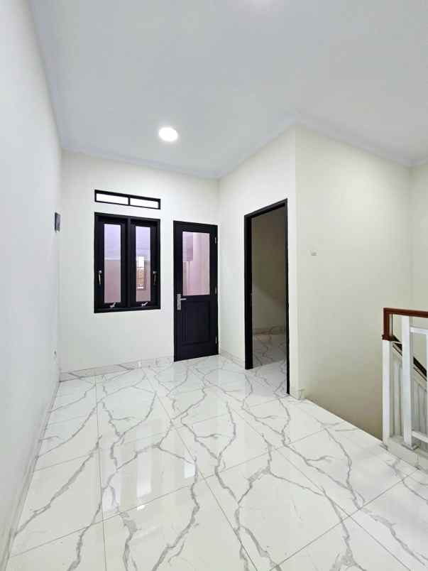 rumah minimalis 2 lantai murah siap huni