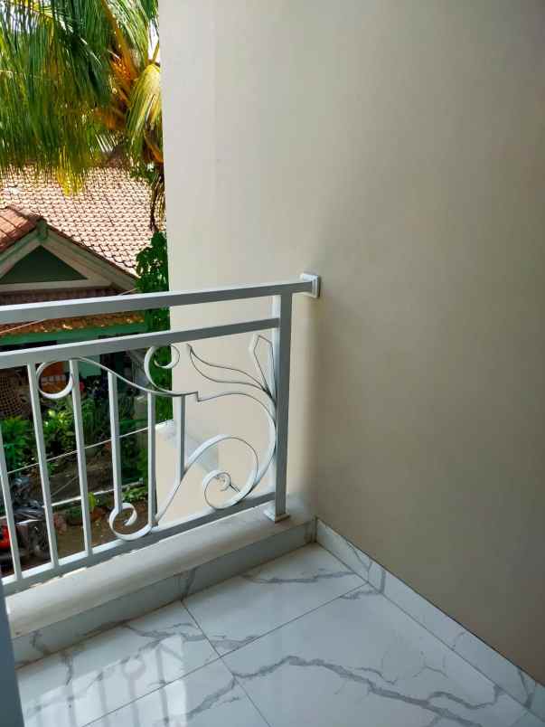 rumah minimalis 2 lantai murah siap huni