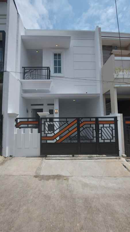 rumah minimalis 2 lantai murah siap huni