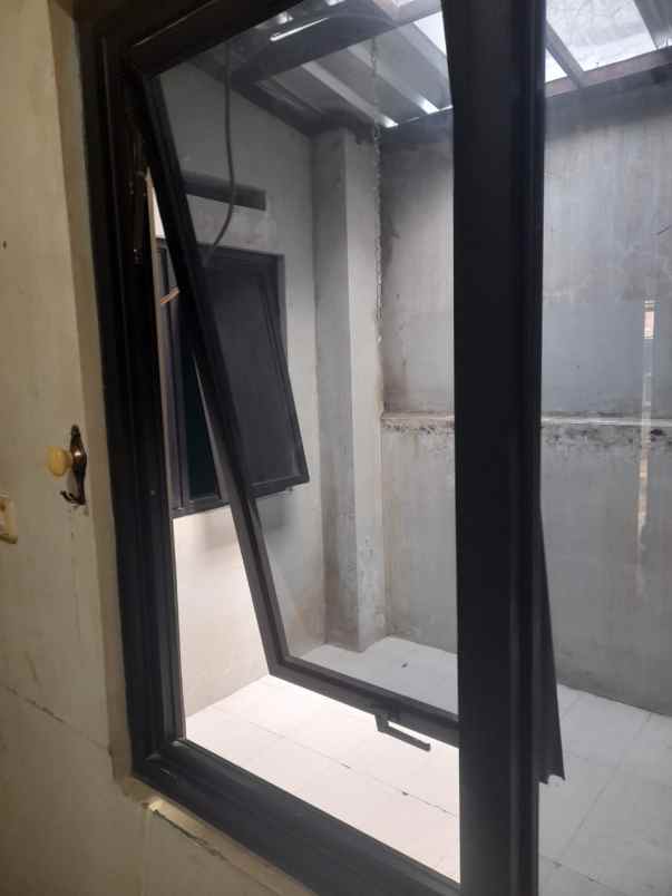 rumah minimalis komplek sariwangi lingkungan nyaman