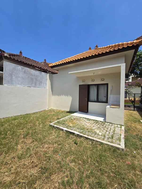 rumah minimalis modern teras bali mijen semarang