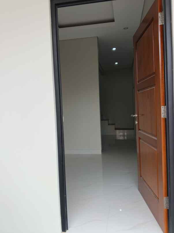 rumah minimalis siap huni jakarta timur