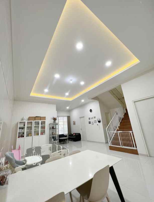 rumah modern minimalis lokasi sutorejo surabaya
