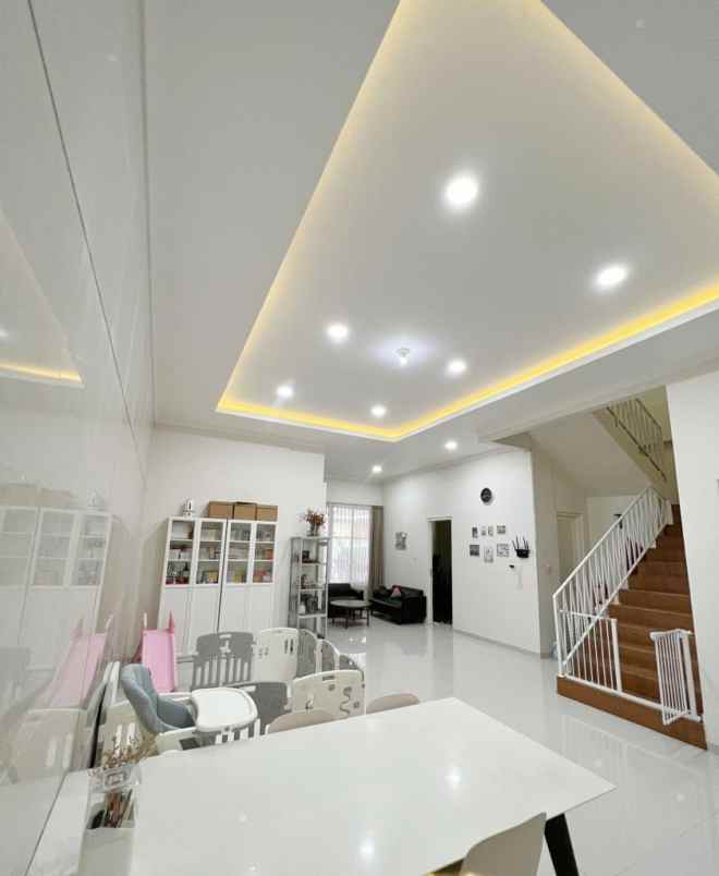 rumah modern minimalis lokasi sutorejo surabaya