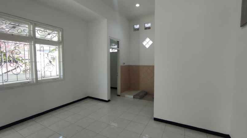 rumah mulyosari prima strategis row jalan 3 mobil