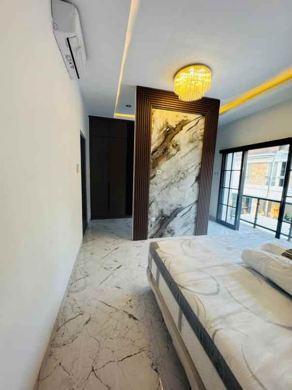 rumah pakuwon city new minimalis siap huni furnish