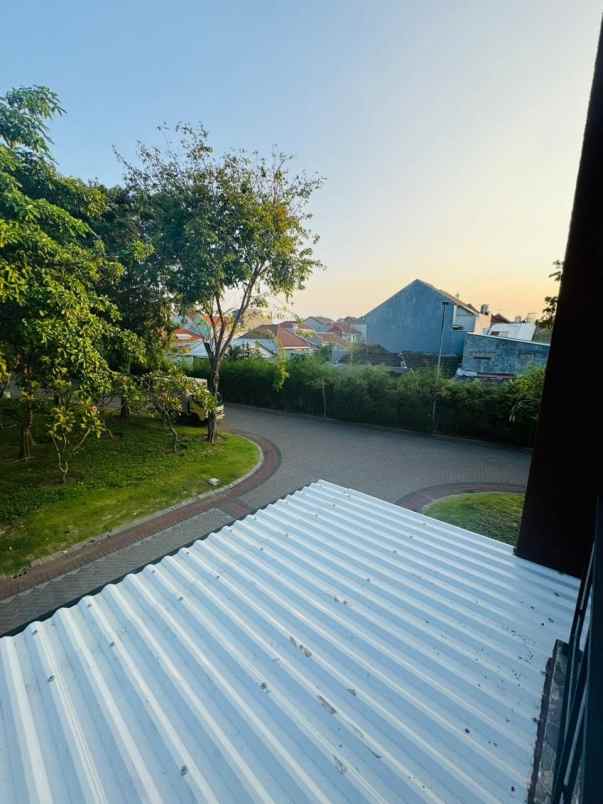 rumah pakuwon city new minimalis siap huni furnish