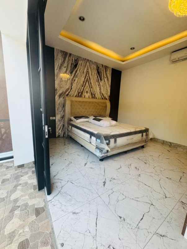 rumah pakuwon city new minimalis siap huni furnish