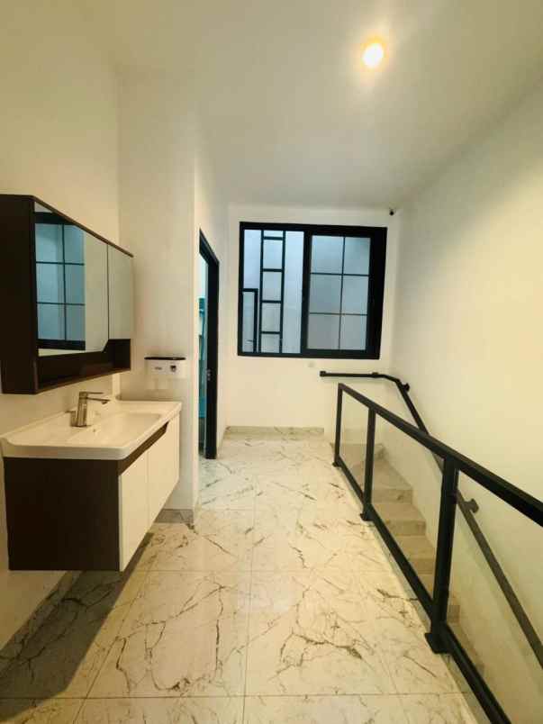 rumah pakuwon city new minimalis siap huni furnish