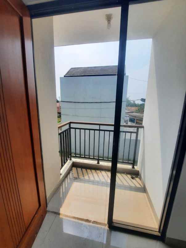 rumah pamulang dekat unpam serpong 2 lantai baru