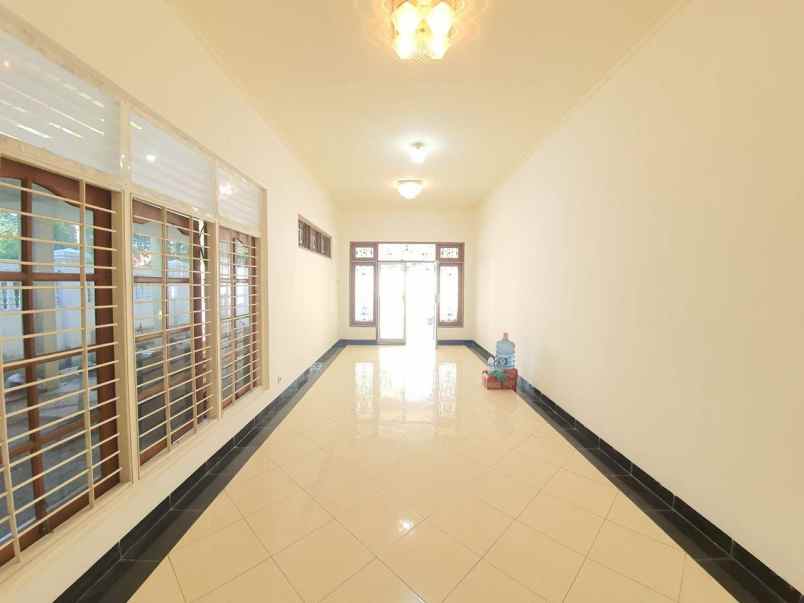 rumah raya ngagel jaya utara cocok untuk usaha