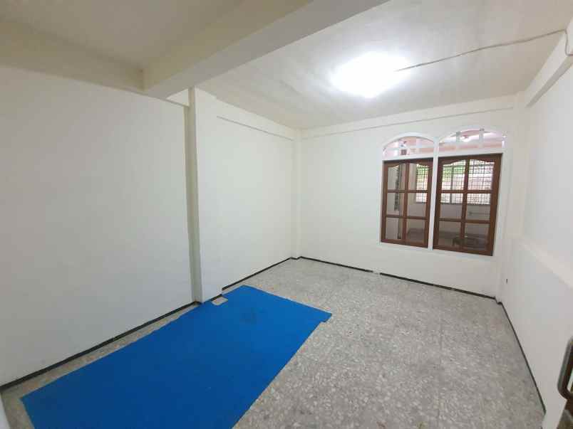 rumah raya ngagel jaya utara cocok untuk usaha