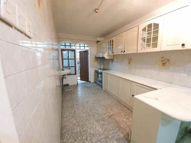 rumah raya ngagel jaya utara cocok untuk usaha