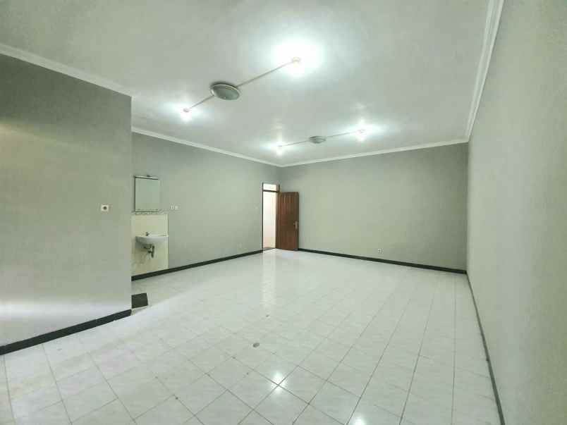 rumah raya ngagel jaya utara cocok untuk usaha