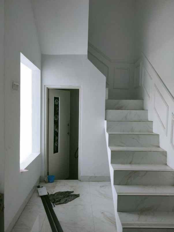 rumah rooftop jagakarsa akses 2 mobil shm kpr bsi