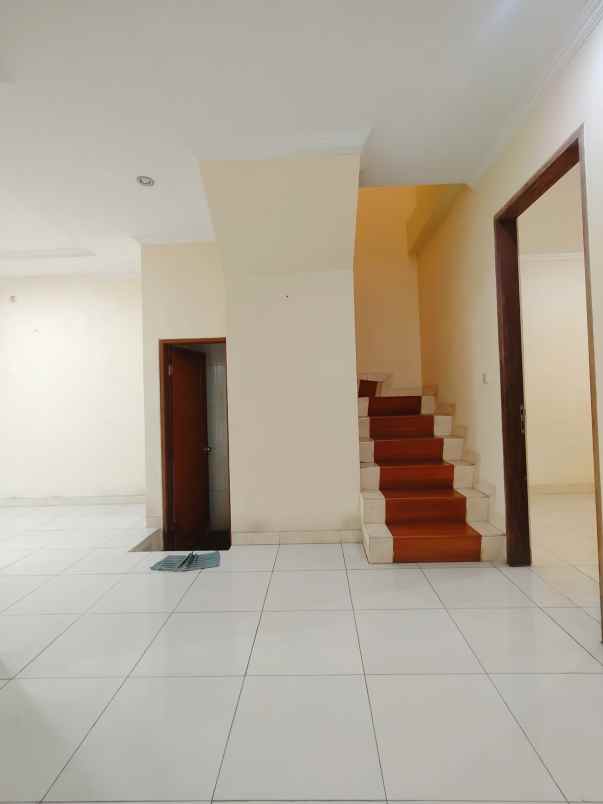 rumah second dalam komplek di duren sawit jaktim