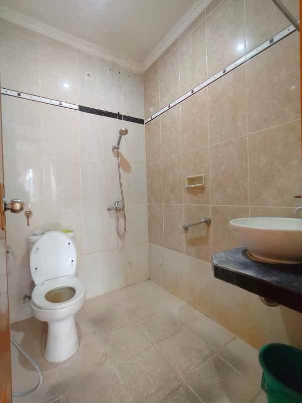 rumah second dalam komplek di duren sawit jaktim