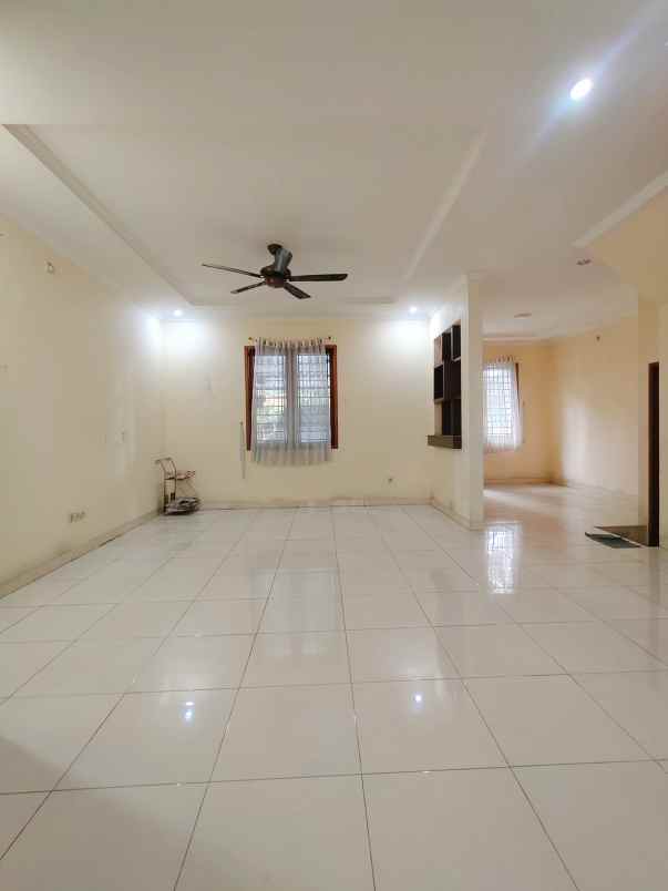 rumah second dalam komplek di duren sawit jaktim