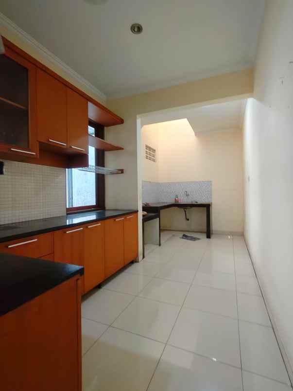 rumah second dalam komplek di duren sawit jaktim