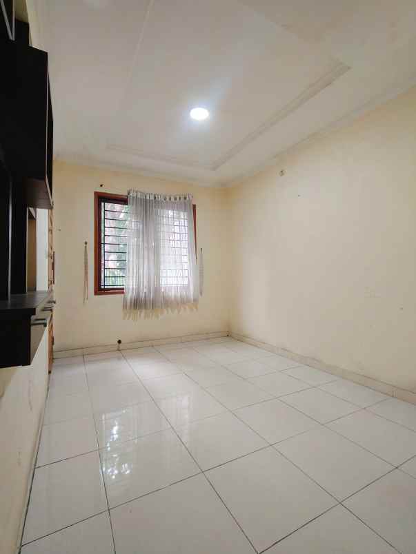 rumah second dalam komplek di duren sawit jaktim