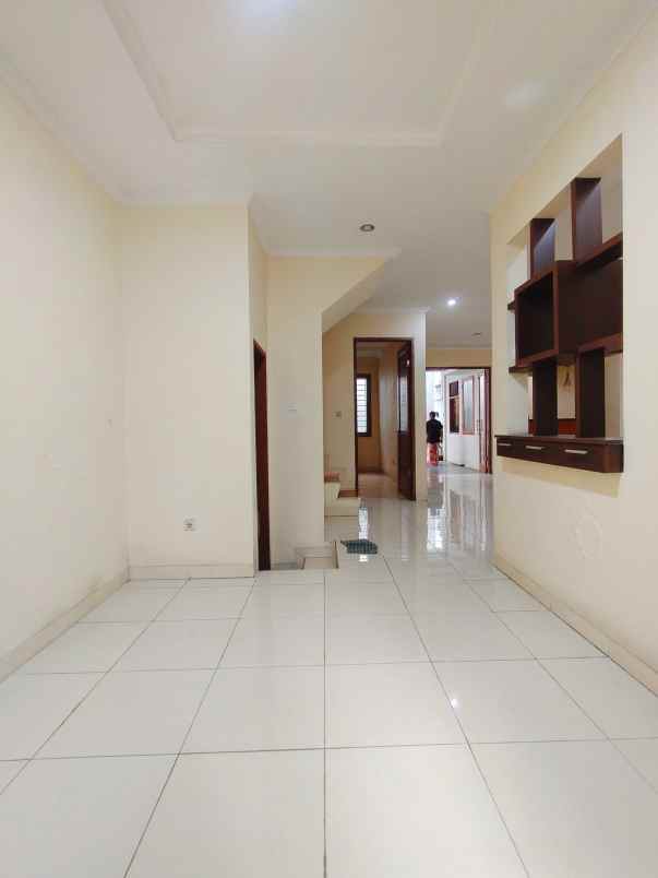 rumah second dalam komplek di duren sawit jaktim