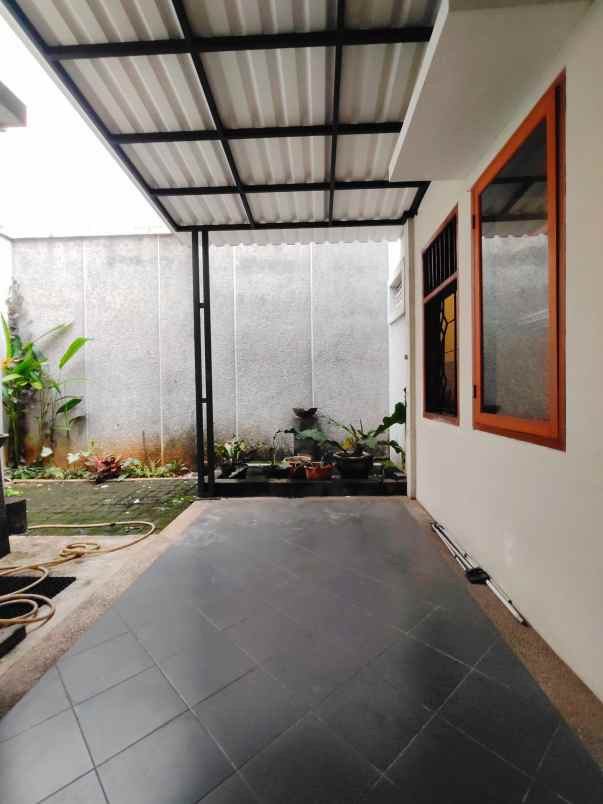 rumah second dalam komplek di duren sawit jaktim