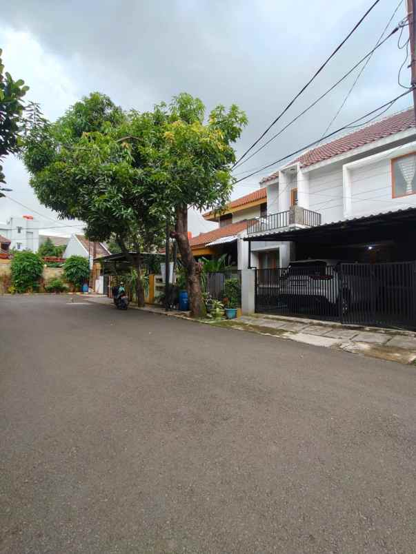 rumah second dalam komplek di duren sawit jaktim
