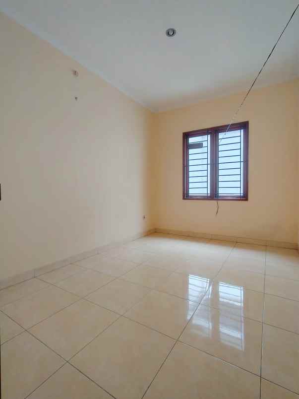 rumah second dalam komplek di duren sawit jaktim