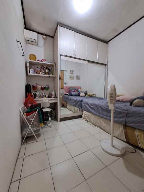 rumah second strategis di limo depok