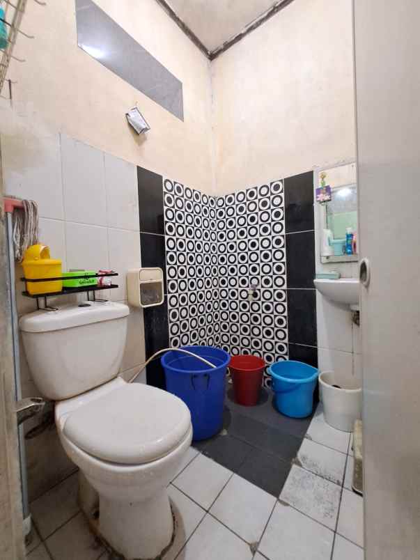 rumah second strategis di limo depok