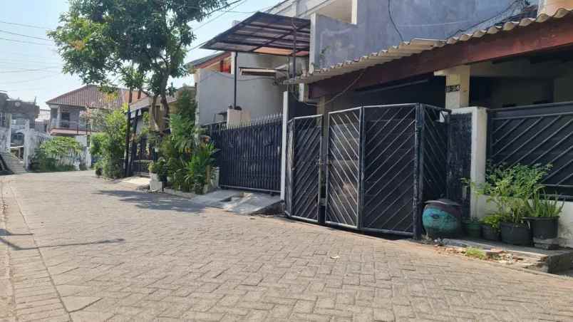 rumah semolowaru elok strategis row jalan 2 mobil