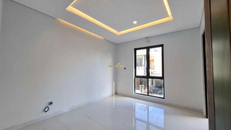 rumah siap huni 2 lantai di utara condongcatur sleman