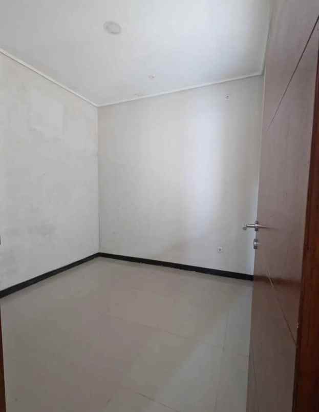 rumah siap huni 2 lantai lokasi sawojajar 1