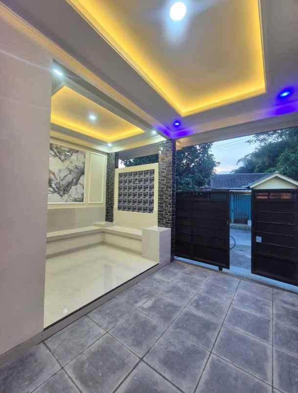 rumah siap huni depan mall