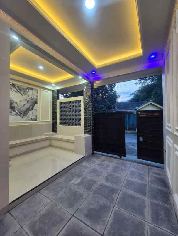 rumah siap huni depan mall