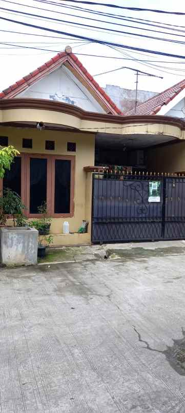 rumah sudah renovasi dan dekat fasum