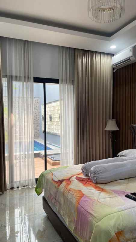rumah sultan pondok cabe private pool super luas
