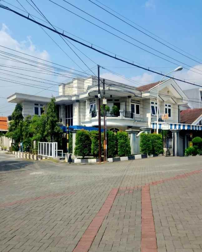rumah sutorejo timur row jalan 4 mobil strategis