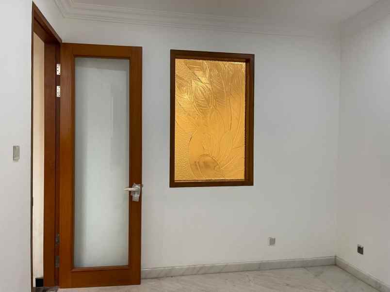 rumah villa sentra raya citraland marmer shm