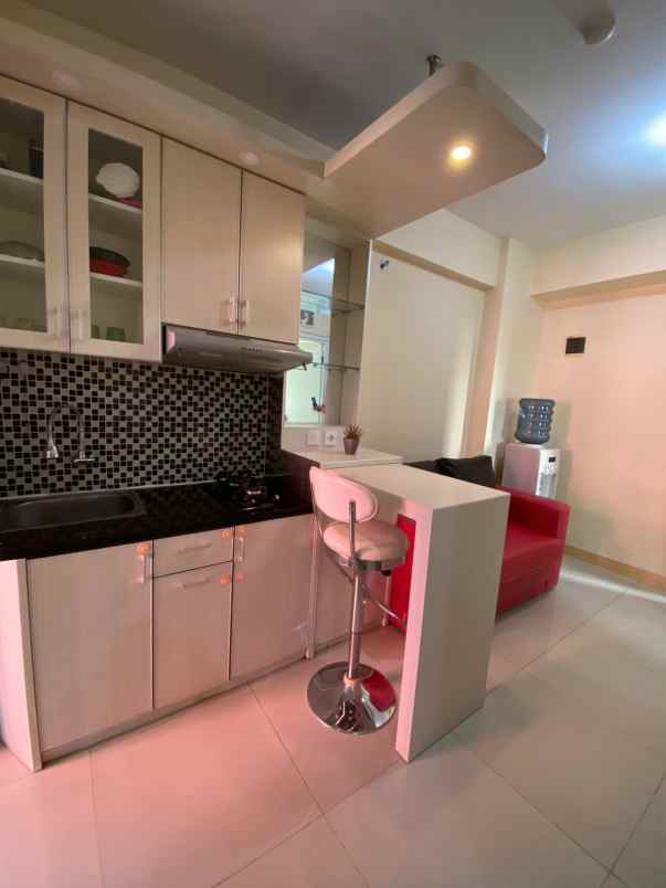 sewa apartment green pramuka city bangunan bagus
