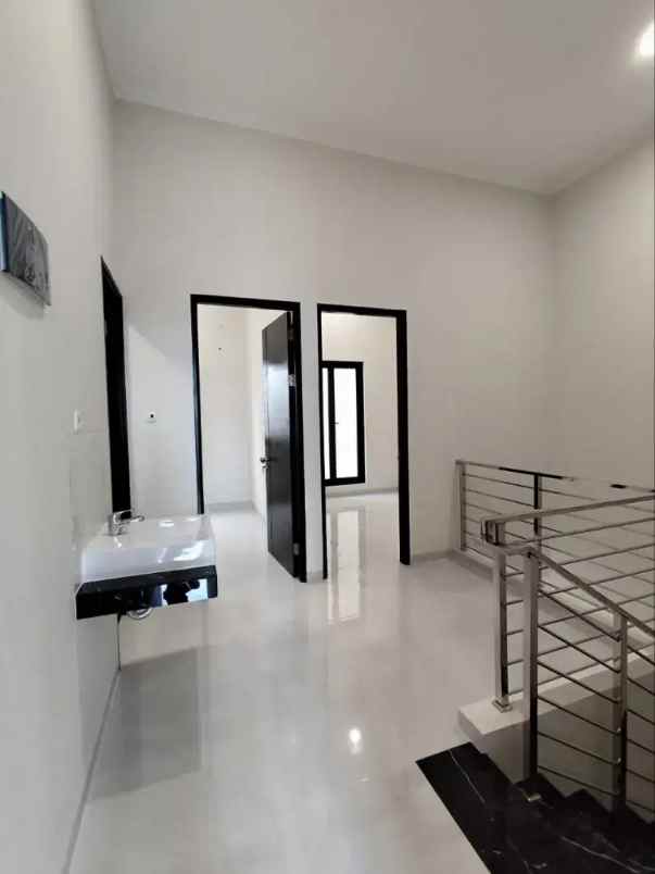 sisa 1 unit rumah baru gress nginden intan timur