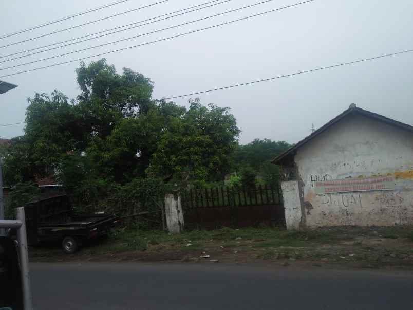 tanah tepi jalan dekat rumah