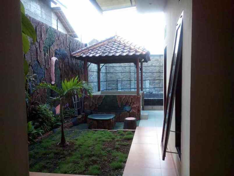 villa jl raya cipanas tarogong