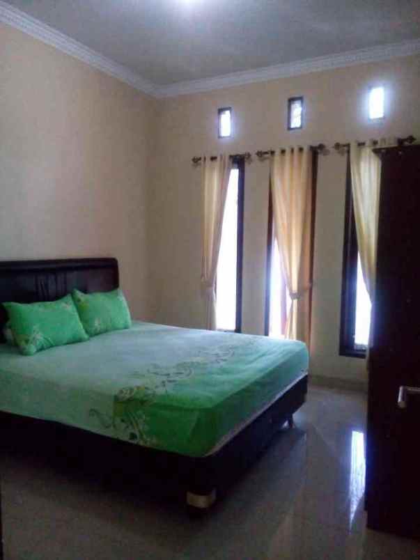 villa jl raya cipanas tarogong