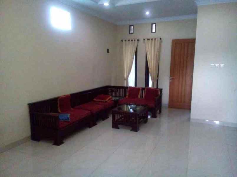 villa jl raya cipanas tarogong