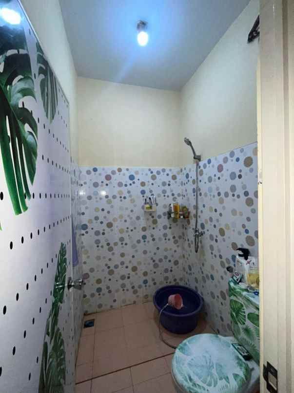 bu rumah kontrakan 8 pintu tapos depok