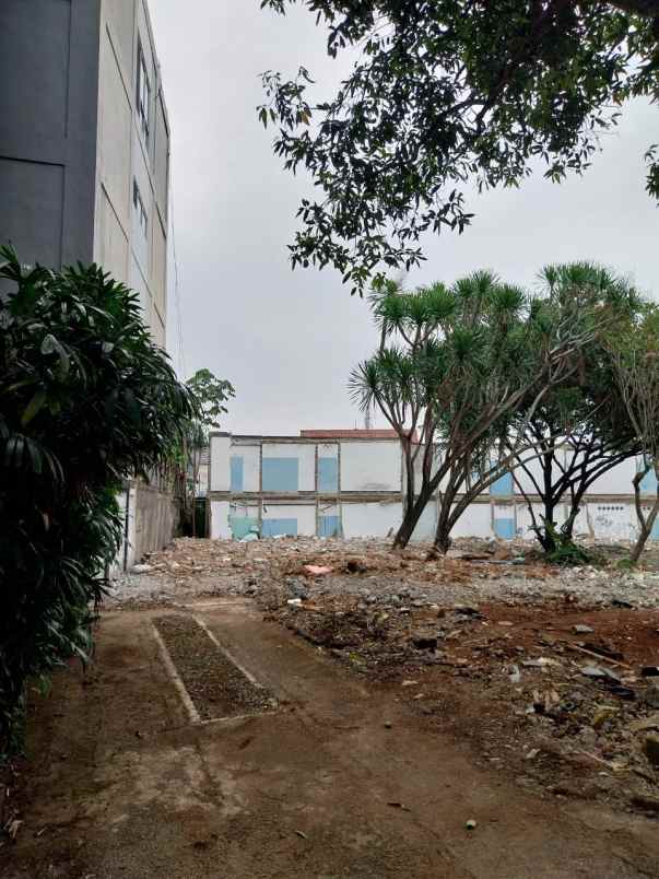 cuma 40 meter dari kampus ui depok