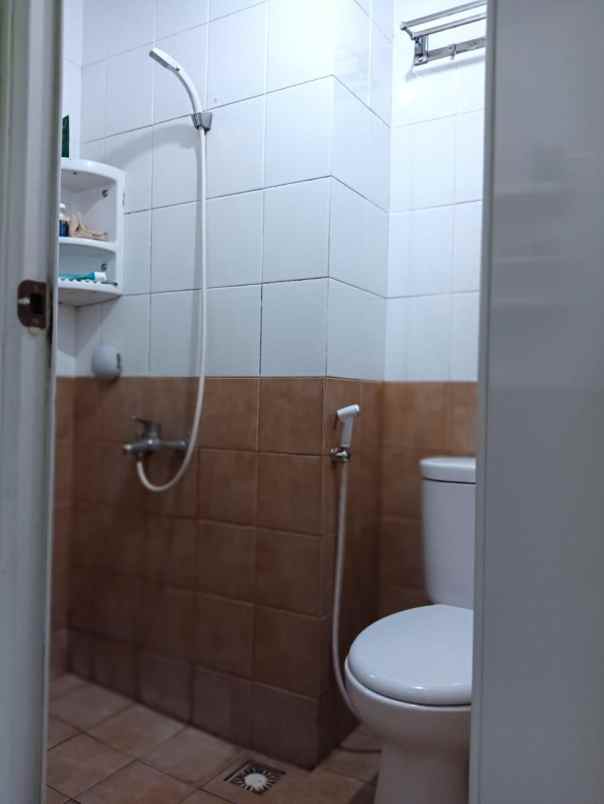 dijual apartment green pramuka city murah bersih